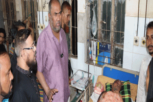 দুর্ঘটনায় আহতদের দেখতে হাসপাতালে সিসিক প্রশাসক