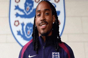 জেড স্পেন্স > ইংল্যান্ড জাতীয় দলের প্রথম মুসলিম ফুটবলার