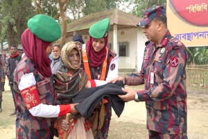 চুনারুঘাটে বিজিবির উদ্যোগে শীতার্তদের মাঝে শীতবস্ত্র বিতরণ