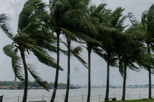 সিলেটসহ ৮ অঞ্চলে ৬০ কিমি বেগে ঝড়ের পূর্বাভাস: নদীবন্দরে সতর্কতা
