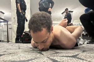 নৈশভোজে বন্দুক হামলা: অল্পের জন্য রক্ষা পেলেন ট্রাম্প