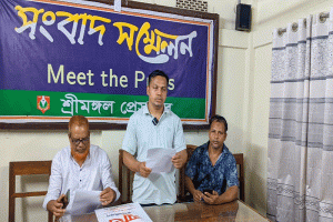 শ্রীমঙ্গলে ‘ফ্যামিলি বাজার’ দোকানে  মৃত মুরগি বিক্রির অভিযোগ