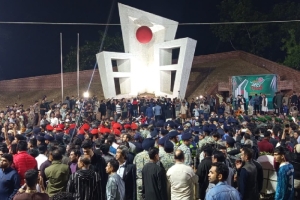 সিলেটে ভাষা শহিদদের প্রতি বিনম্র শ্রদ্ধা: শহিদ মিনারে মানুষের ঢল