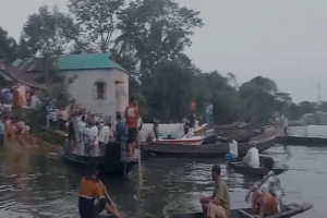 তাহিরপুরে কনেযাত্রী বোঝাই নৌকাডুবি: ৪ বছরের শিশু নিখোঁজ
