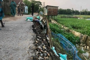 মৌলভীবাজারে সওজের রাস্তা ও গাইড ওয়াল ধসে দুর্ভোগ