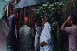 ছাতকে সরকারি রাস্তা দখল করে বসতঘর নির্মাণের অভিযোগ