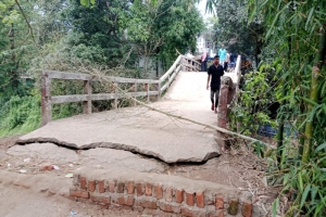 সুনামগঞ্জে ব্রিজ ভেঙে চরম ভোগান্তিতে ৩ ইউনিয়নের ৫০ হাজার মানুষ