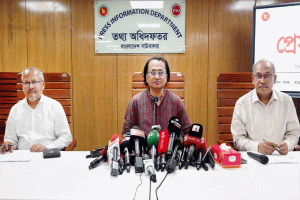এলপিজির সংকট নেই মজুতদারি করলে ব্যবস্থা: তথ্য উপদেষ্টা