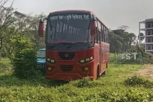 ৩ মাস ধরে খোলা আকাশের নিচে শাবিপ্রবির নতুন বাস