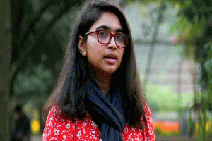 ক্ষমতার টেবিলে পাশাপাশি বসেন নেতারা, চোখ হারায় কর্মীরা