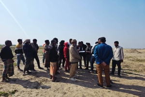 নবীগঞ্জে কুশিয়ারা নদী থেকে অবৈধ বালু উত্তোলনকালে তিনজন আটক