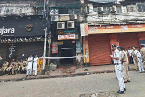 কলকাতায় হোটেলে অগ্নিকাণ্ড : স্ত্রী-সন্তানসহ বাংলাদেশি সাংবাদিক নিহত