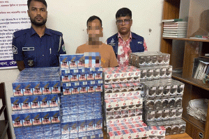 শ্রীমঙ্গলে এসএ পরিবহনের সামনে থেকে বিপুল পরিমাণ অবৈধ সিগারেট জব্দ