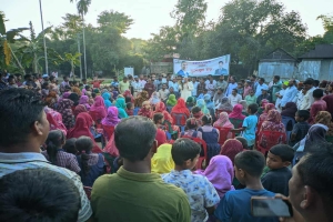 তাহিরপুরে নারী ভোটারদের নিয়ে উঠান বৈঠক করলেন বিএনপির প্রার্থী আনিসুল হক