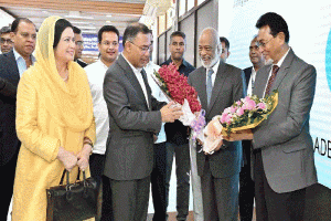 জাতিসংঘ সফর শেষে দেশে ফিরলেন প্রধানমন্ত্রী