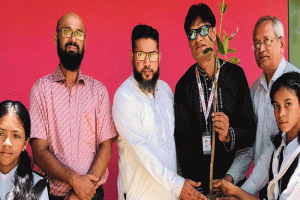 আইডিয়াল গ্রীন সিলেটের উদ্যোগে শিক্ষার্থীদের মধ্যে গাছের চারা বিতরণ