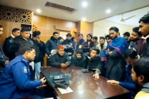 হবিগঞ্জে ছাত্রলীগের সাবেক নেতাকে ছাড়াতে বৈষম্যবিরোধী ছাত্র আন্দোলনের নেতার তদবির, ভিডিও ভাইরাল