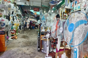 সিলেটে রিচার্জেবল ফ্যান-লাইটের বাজারে অস্থিরতা