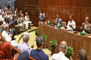 প্রধানমন্ত্রীর সভাপতিত্বে সরকারদলীয় এমপিদের বৈঠক অনুষ্ঠিত