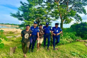 কোম্পানীগঞ্জে ধলাই সেতুর নিচ থেকে বালু উত্তোলন: ২ জনের ৩ মাসের কারাদণ্ড
