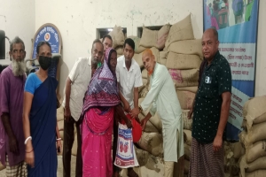 জামালগঞ্জে ১১৫১ অসহায় পরিবারের মাঝে ভিজিএফ’র চাল বিতরণ