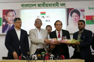 বিএনপিতে যোগদান করলেন আওয়ামী লীগের সাবেক অর্থমন্ত্রী শাহ কিবরিয়ার পুত্র রেজা কিবরিয়া বিএনপিতে যোগদান করলেন আওয়ামী লীগের সাবেক অর্থমন্ত্রী শাহ কিবরিয়ার পুত্র রেজা কিবরিয়া