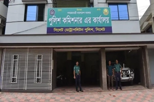 সিলেটে শিশুর গলায় ছুরি ধরে লুট ও সাংবাদিককে কুপিয়ে জখম