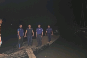 দোয়ারাবাজারে চিলাই নদী থেকে বালু বোঝাই দুই নৌকা আটক