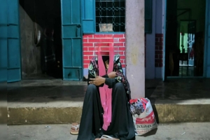 বিশ্বনাথে স্ত্রীর দাবী আদায়ে প্রেমিকের বাড়ির বারান্দায় অনশনে অন্তঃসত্ত্বা প্রেমিকা